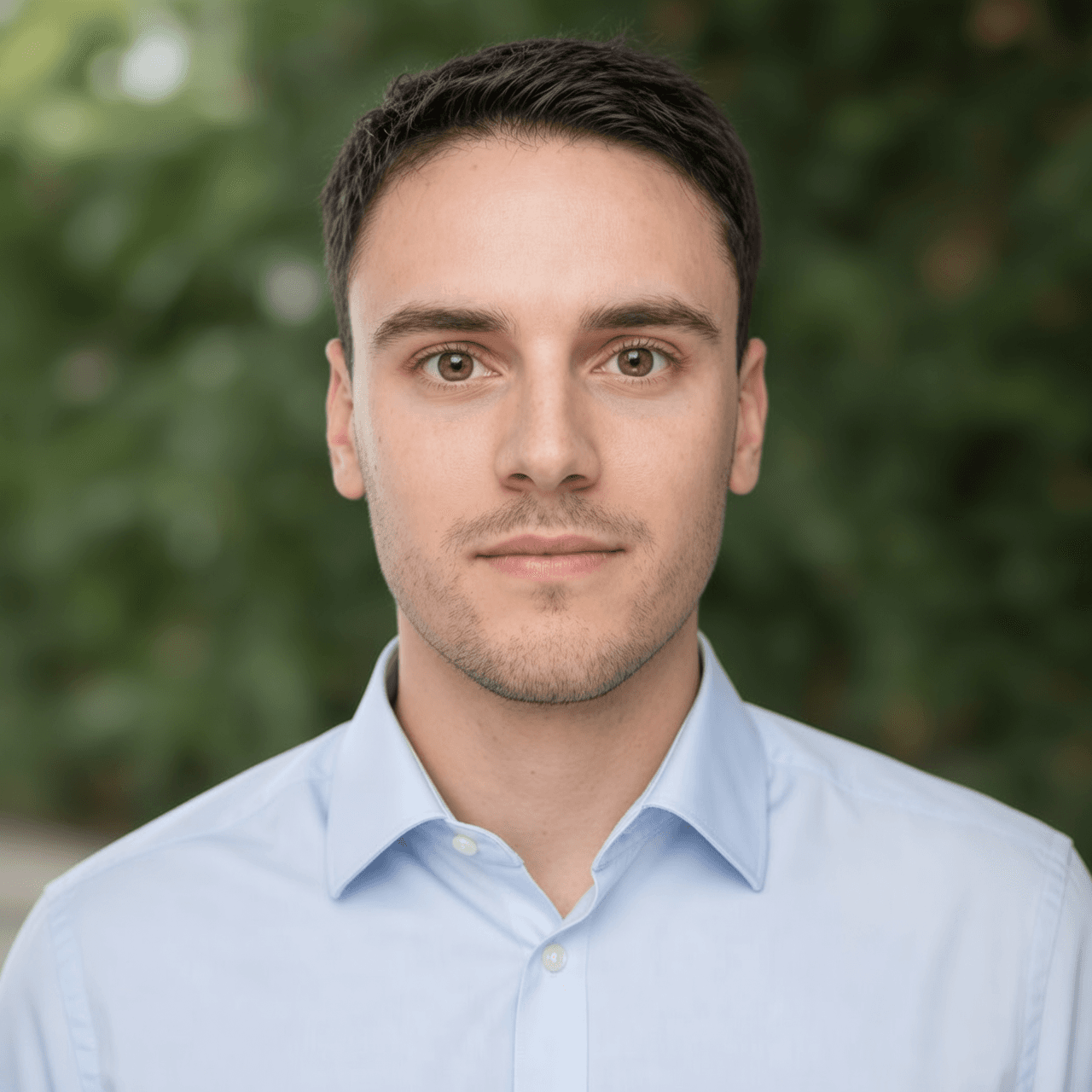 Photo de Antoine Canevet, Développeur Fullstack · Architecte produit